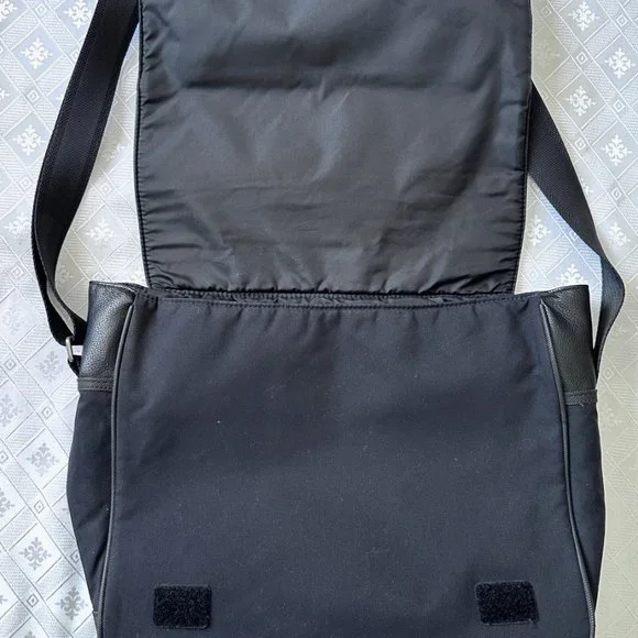 LACOSTE Black Nylon Logo signature Messenger Laptop shoulder bag - Picture 8 of 13